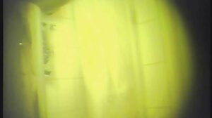 Rödhårig tonåring Ava svenskasexfilmer Sparxxx fingrar på rumpan