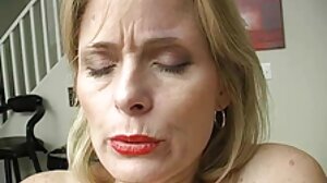Den otäcka blondinen Uma Watson dildo spelar sexfilmer hardcore